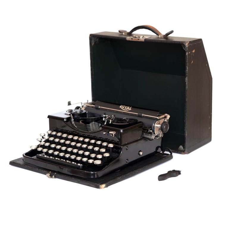 Princess 300 - Portable Typewriter with case Made in Germany