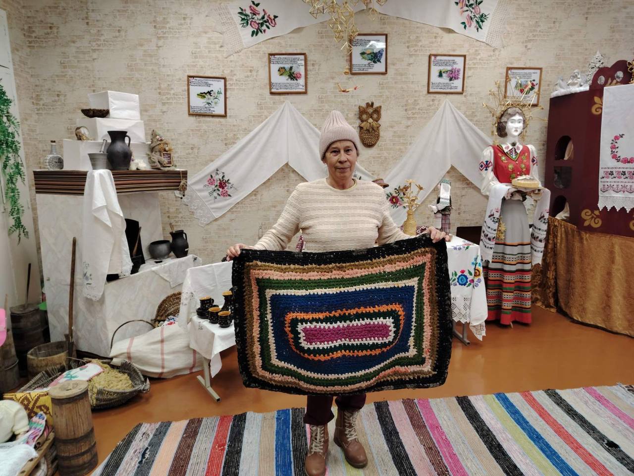 24.11.2025 г., в дар музею передала несколько предметов наша односельчанка Р.М. Ступчик.