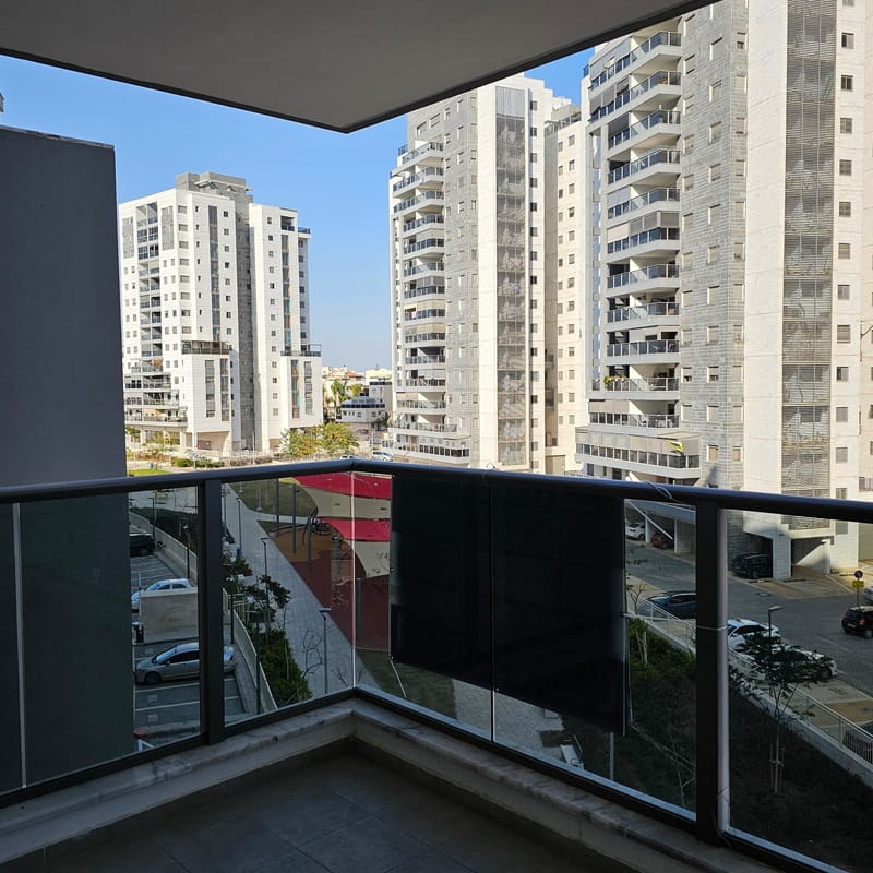 להשכרה ברחוב שדרות רוטשילד דירת 5 חדרים קומה 3 כניסה מיידית