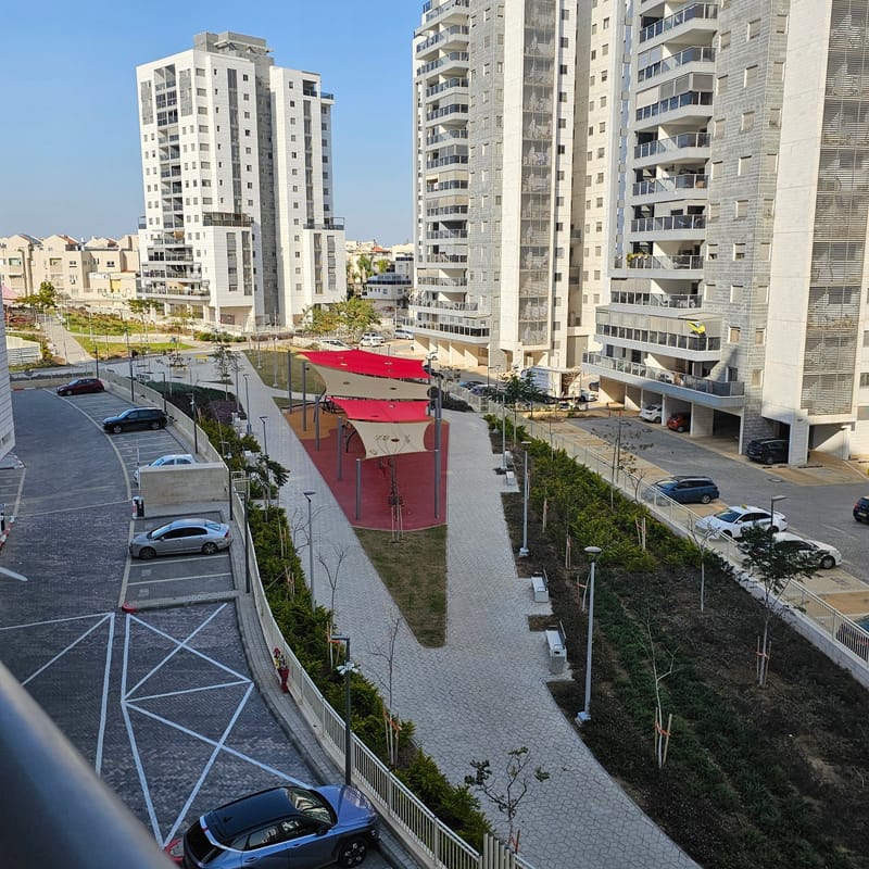 להשכרה ברחוב שדרות רוטשילד דירת 5 חדרים קומה 3 כניסה מיידית