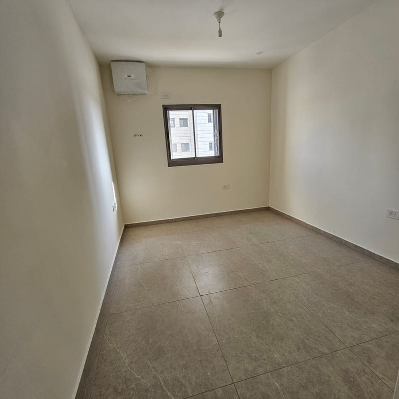 להשכרה ברחוב שדרות רוטשילד דירת 5 חדרים קומה 3 כניסה מיידית