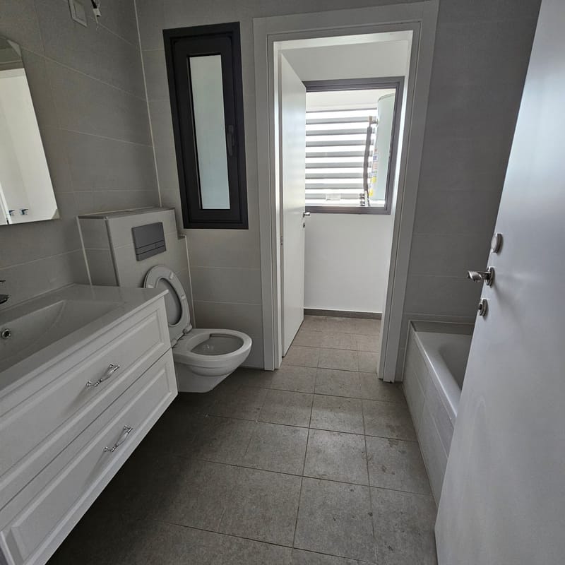 להשכרה דירת 4 חדרים מהקבלן בפרוייקט החדש בשדרות רוטשילד 4450 ₪