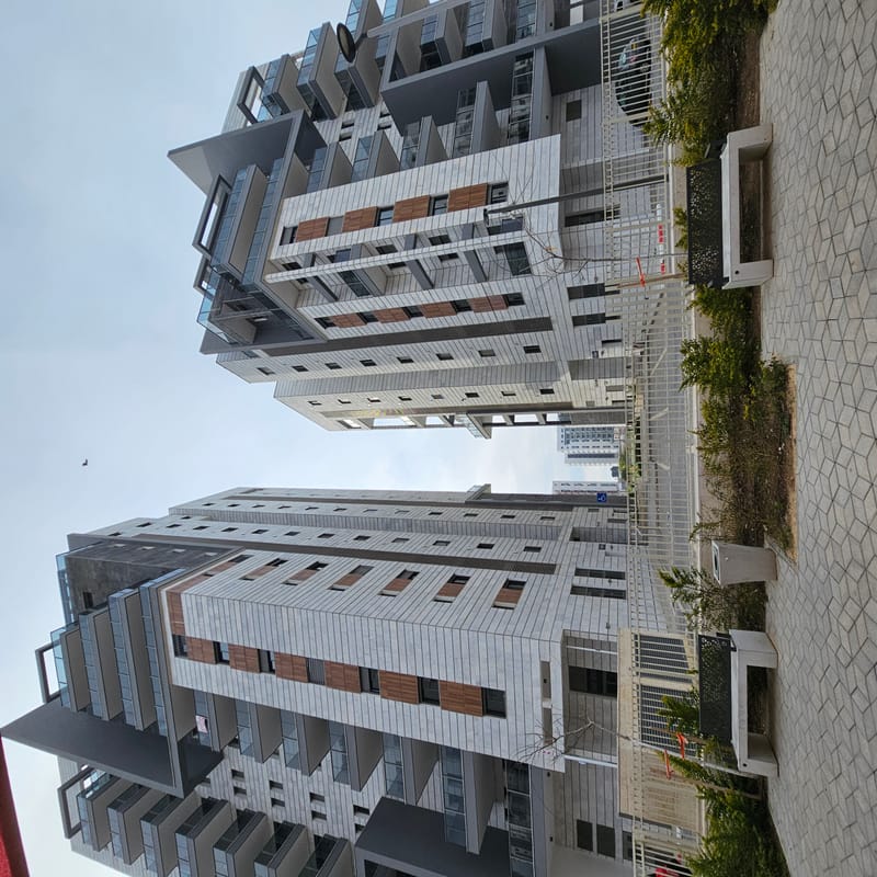 להשכרה דירת 4 חדרים בשד רוטשילד + 18 מטר מרפסת סוכה חלקית במחיר 4100 ₪