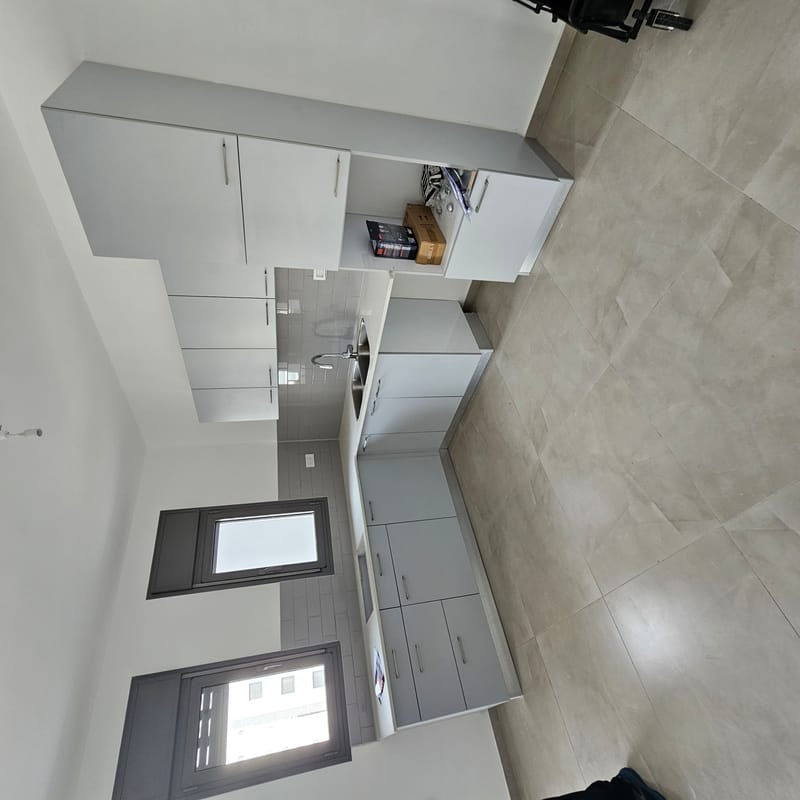 להשכרה דירת 4 חדרים בשד רוטשילד + 18 מטר מרפסת סוכה חלקית במחיר 4100 ₪