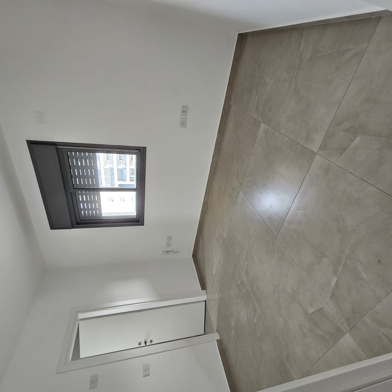 להשכרה דירת 4 חדרים בשד רוטשילד + 18 מטר מרפסת סוכה חלקית במחיר 4100 ₪