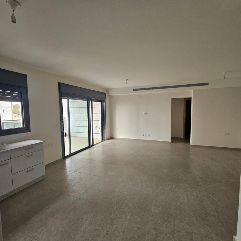 להשכרה בשכונת כרמי הנדיב דירת 5 חדרים קומה 3