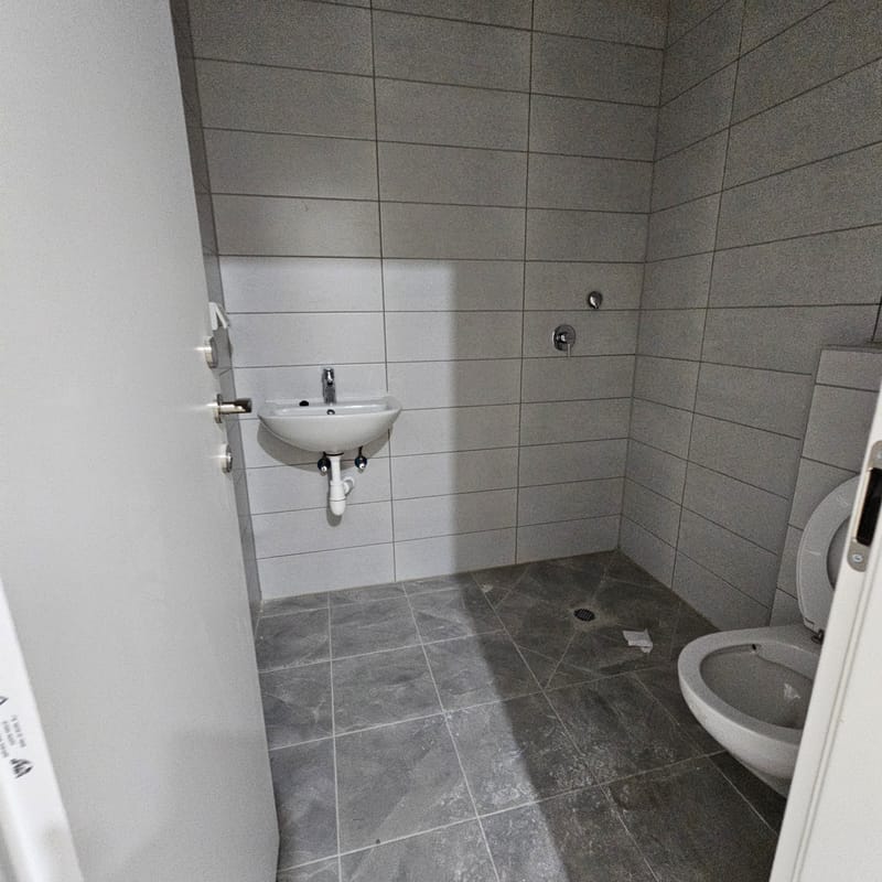 למכירה דירת 4 חדרים בשכונת כרמי הנדיב רחוב שדרות רוטשילד 20 מטר מרפסת