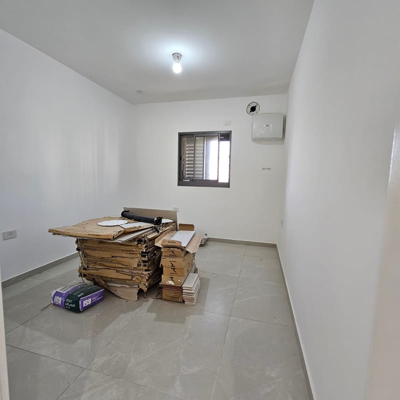 למכירה דירת 4 חדרים בשכונת כרמי הנדיב רחוב שדרות רוטשילד 20 מטר מרפסת