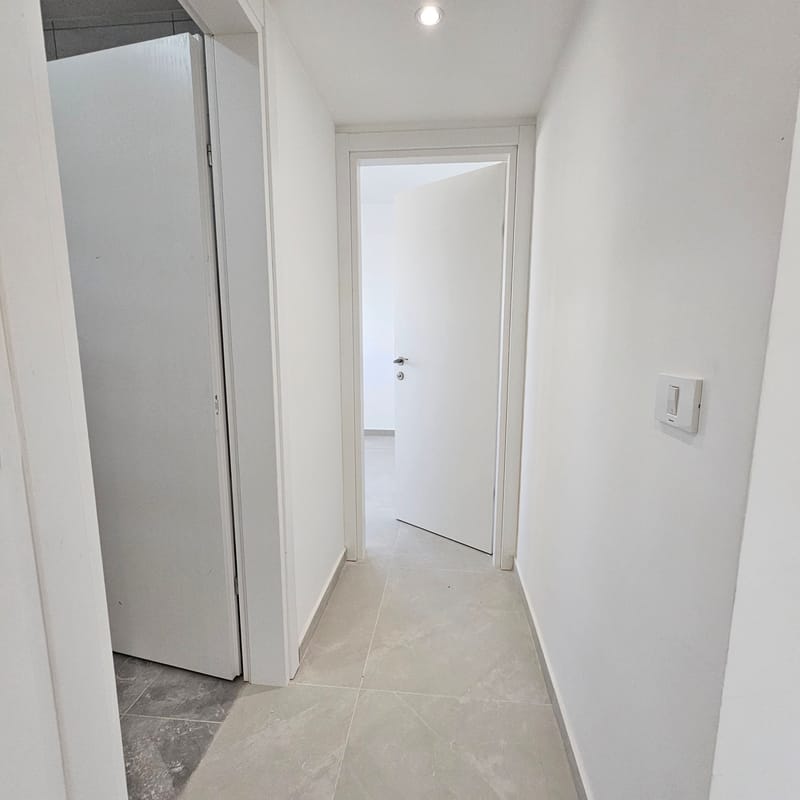 למכירה דירת 4 חדרים בשכונת כרמי הנדיב רחוב שדרות רוטשילד 20 מטר מרפסת