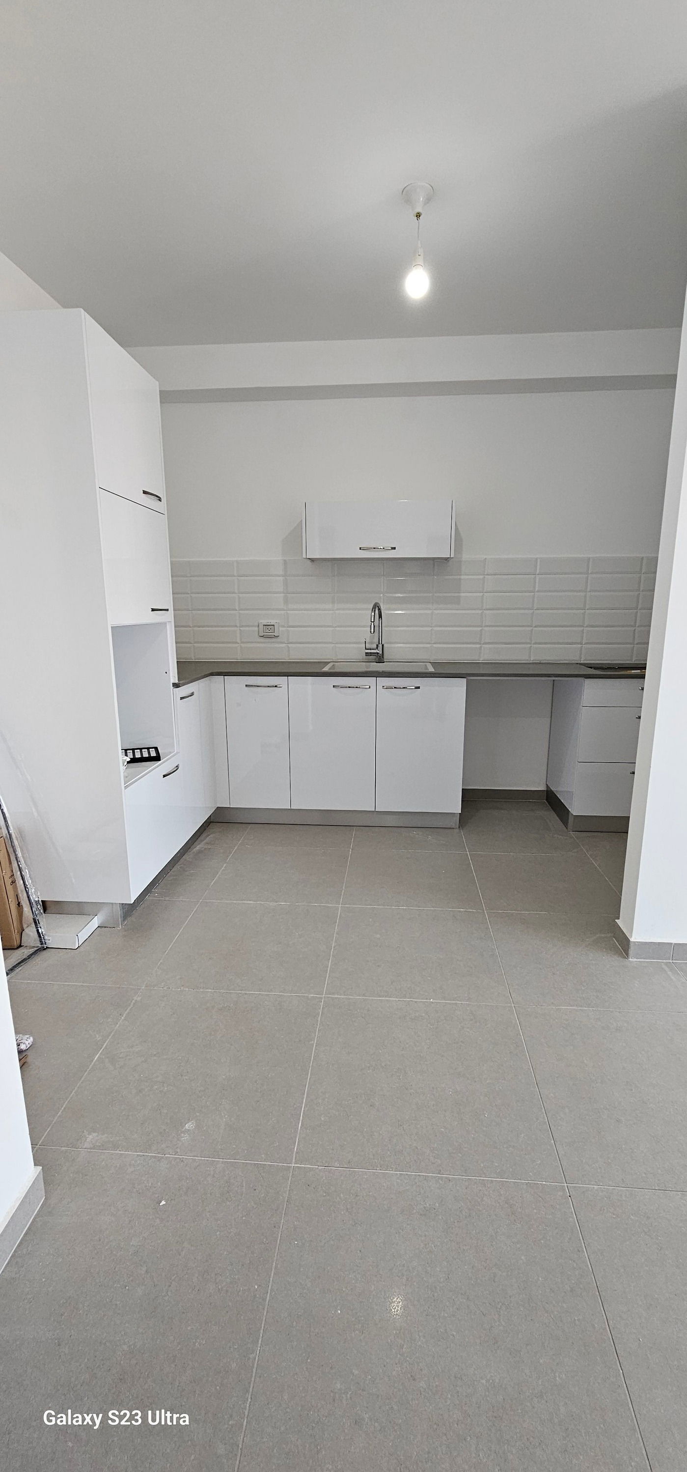 For rent in the Carmi Hanadiv neighborhood, 3-room apartment