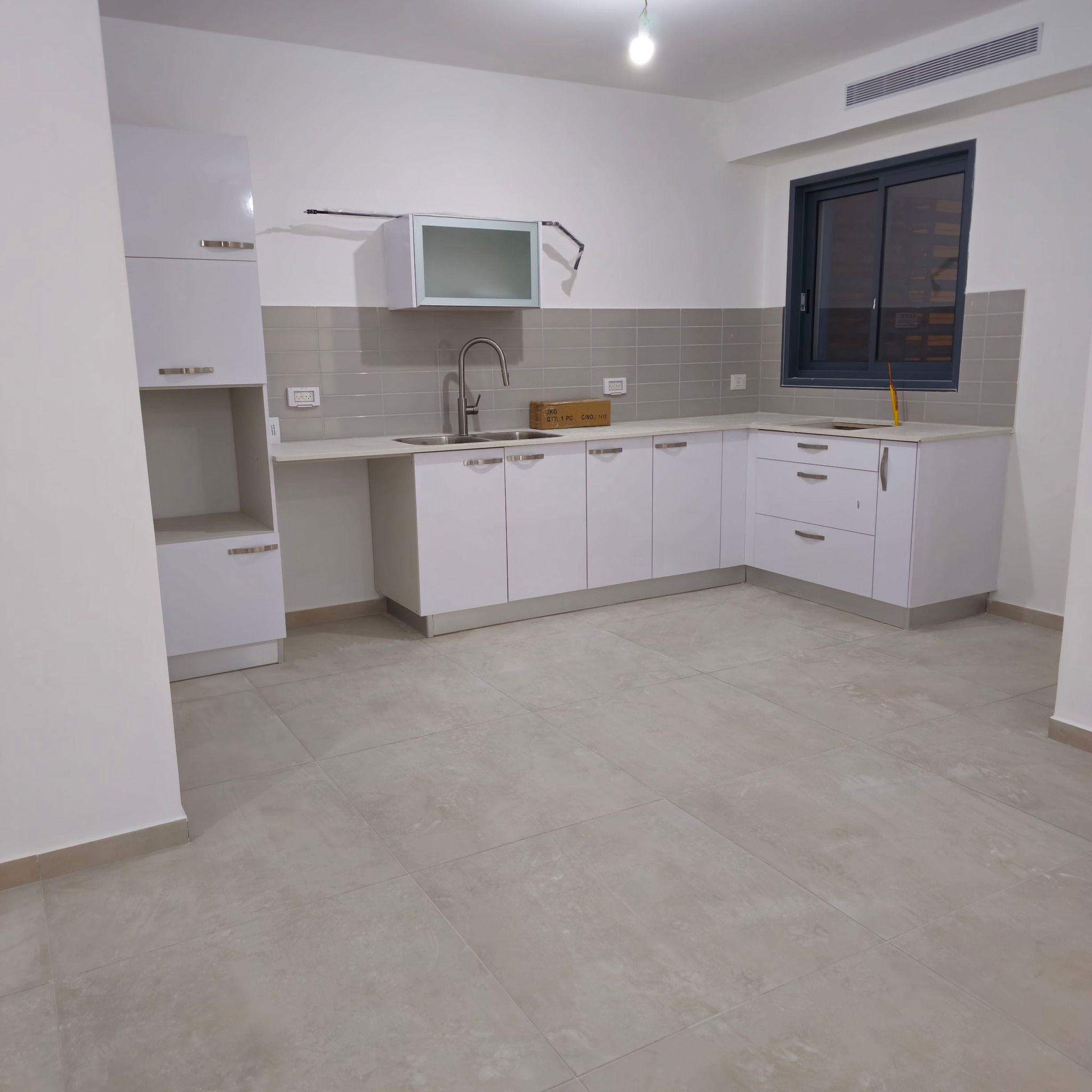 For rent 5-room apartment 132 meters for 4800 NIS