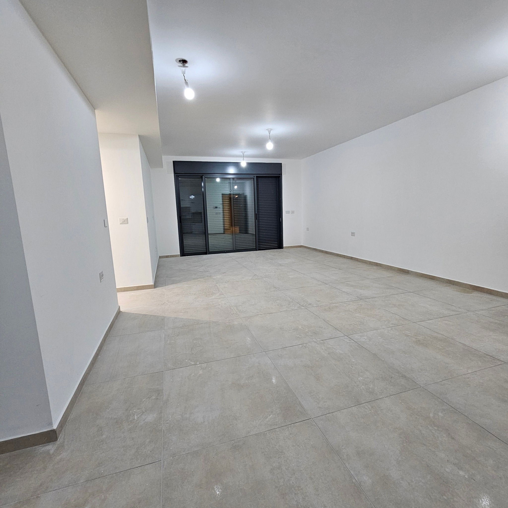 For rent 5-room apartment 132 meters for 4800 NIS