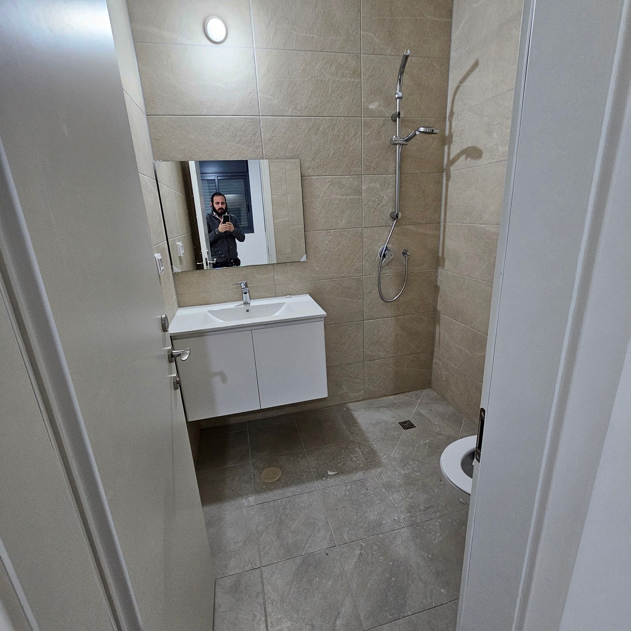 For rent 5-room apartment 132 meters for 4800 NIS