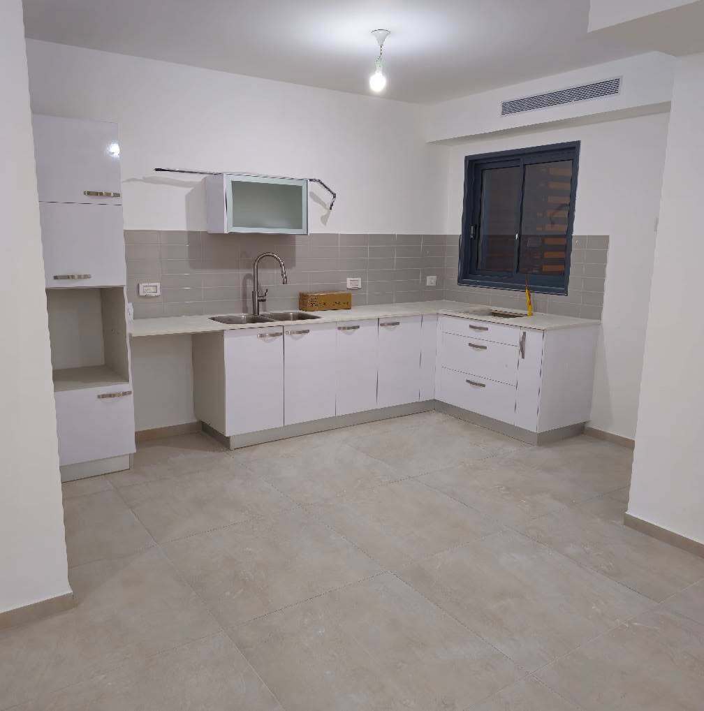 For rent 5-room apartment 132 meters for 4800 NIS