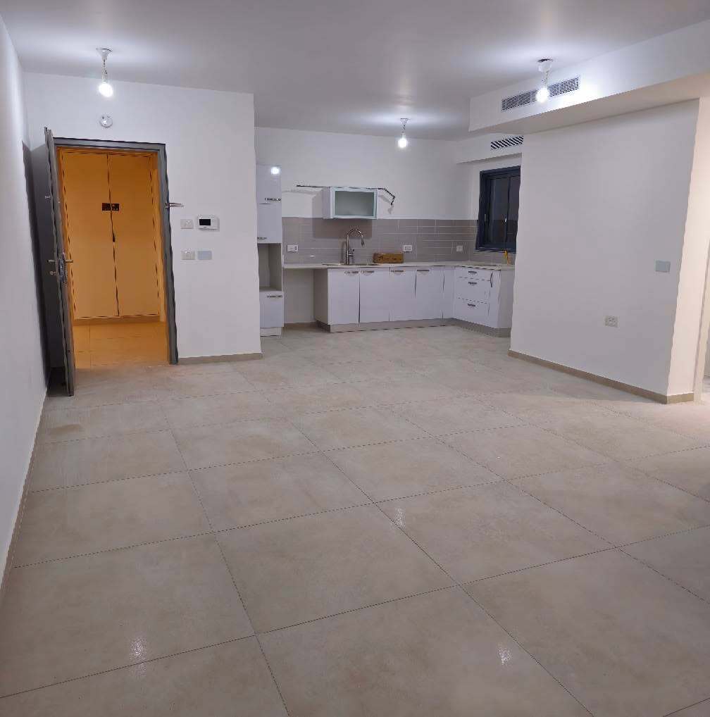 For rent 5-room apartment 132 meters for 4800 NIS