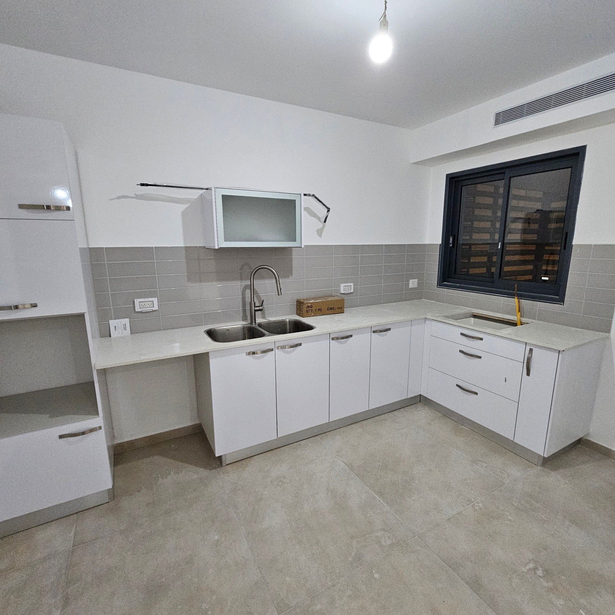 For rent 5-room apartment 132 meters for 4800 NIS