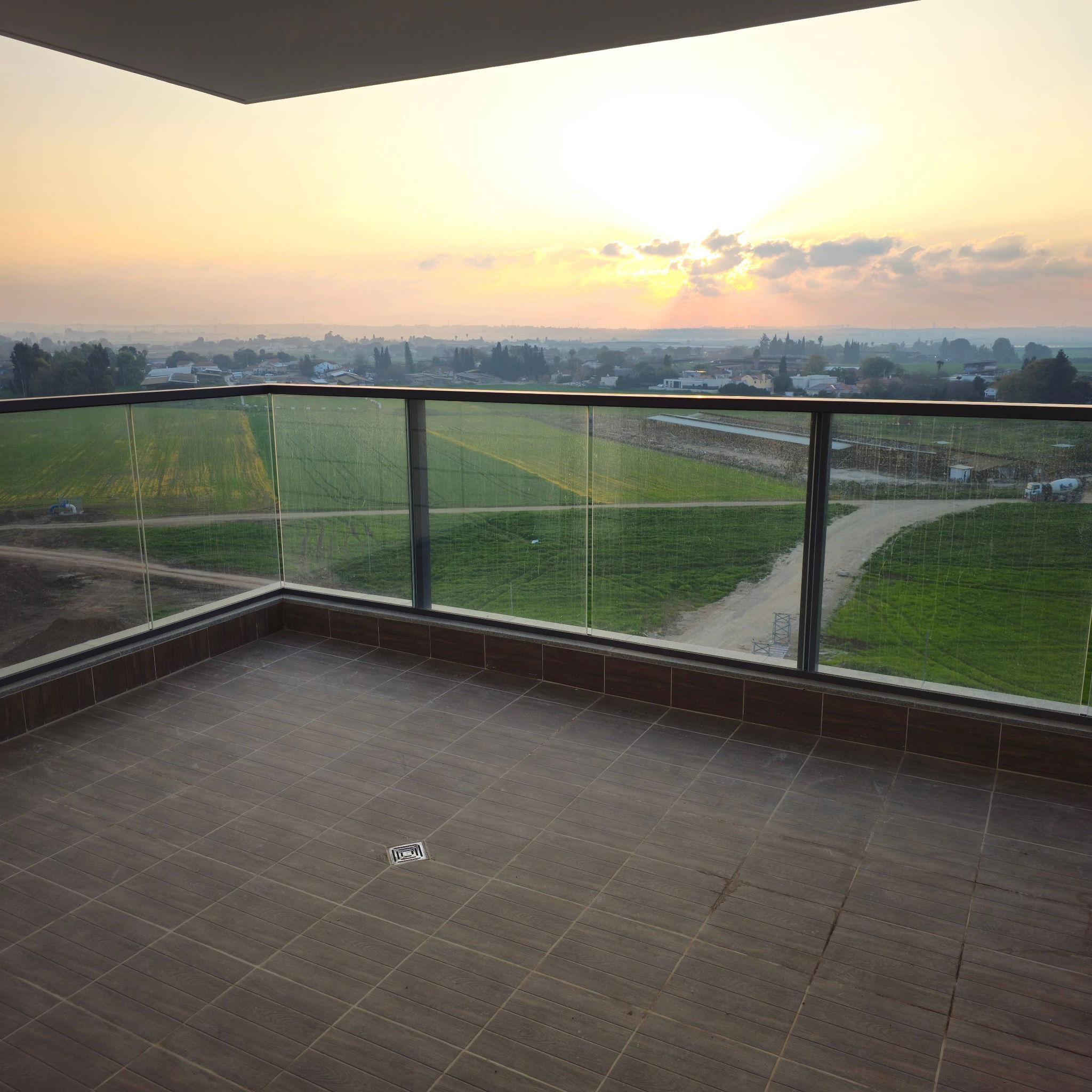 For rent 4-room apartment in the Carmi Hanadiv neighborhood, 7th floor, price 4500 NIS