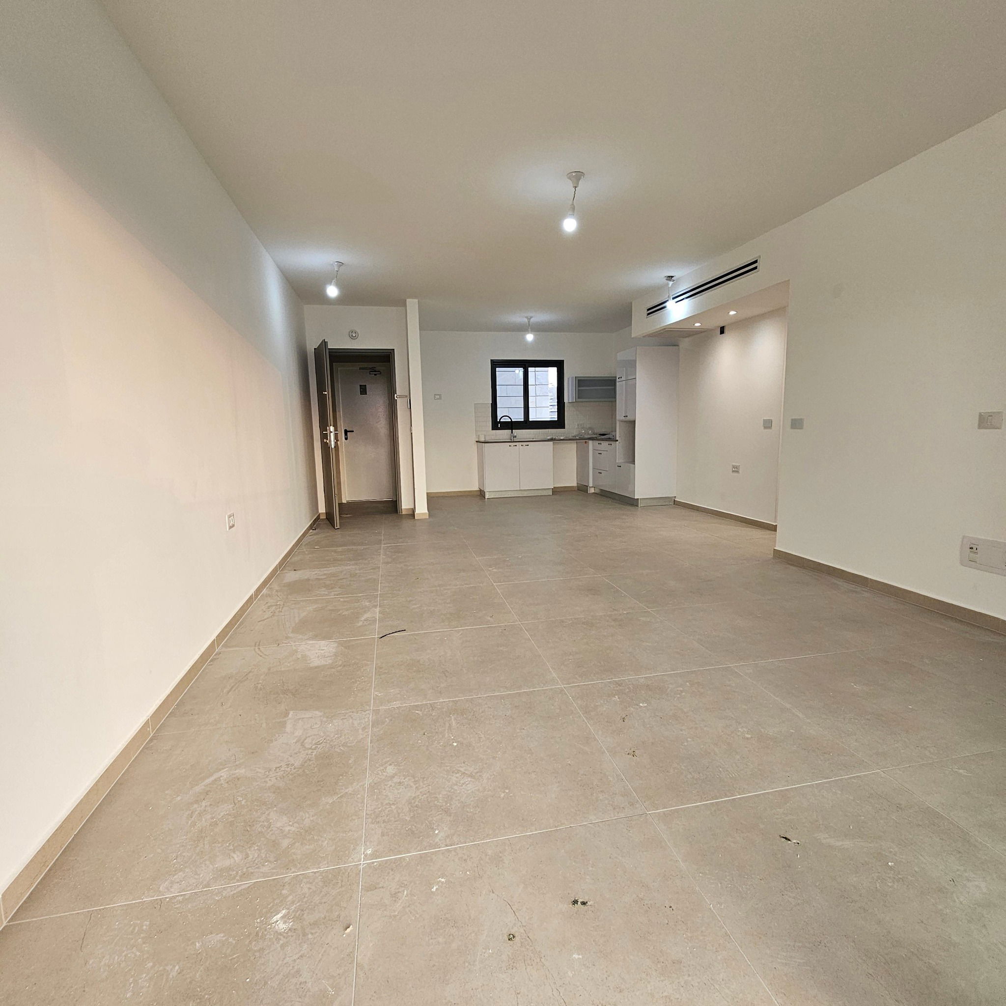 For rent 4-room apartment in the Carmi Hanadiv neighborhood, 7th floor, price 4500 NIS