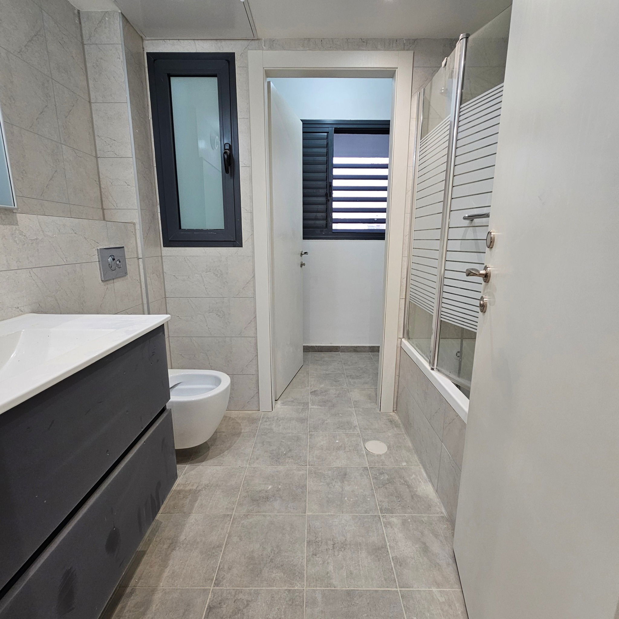 For rent 4-room apartment in the Carmi Hanadiv neighborhood, 7th floor, price 4500 NIS