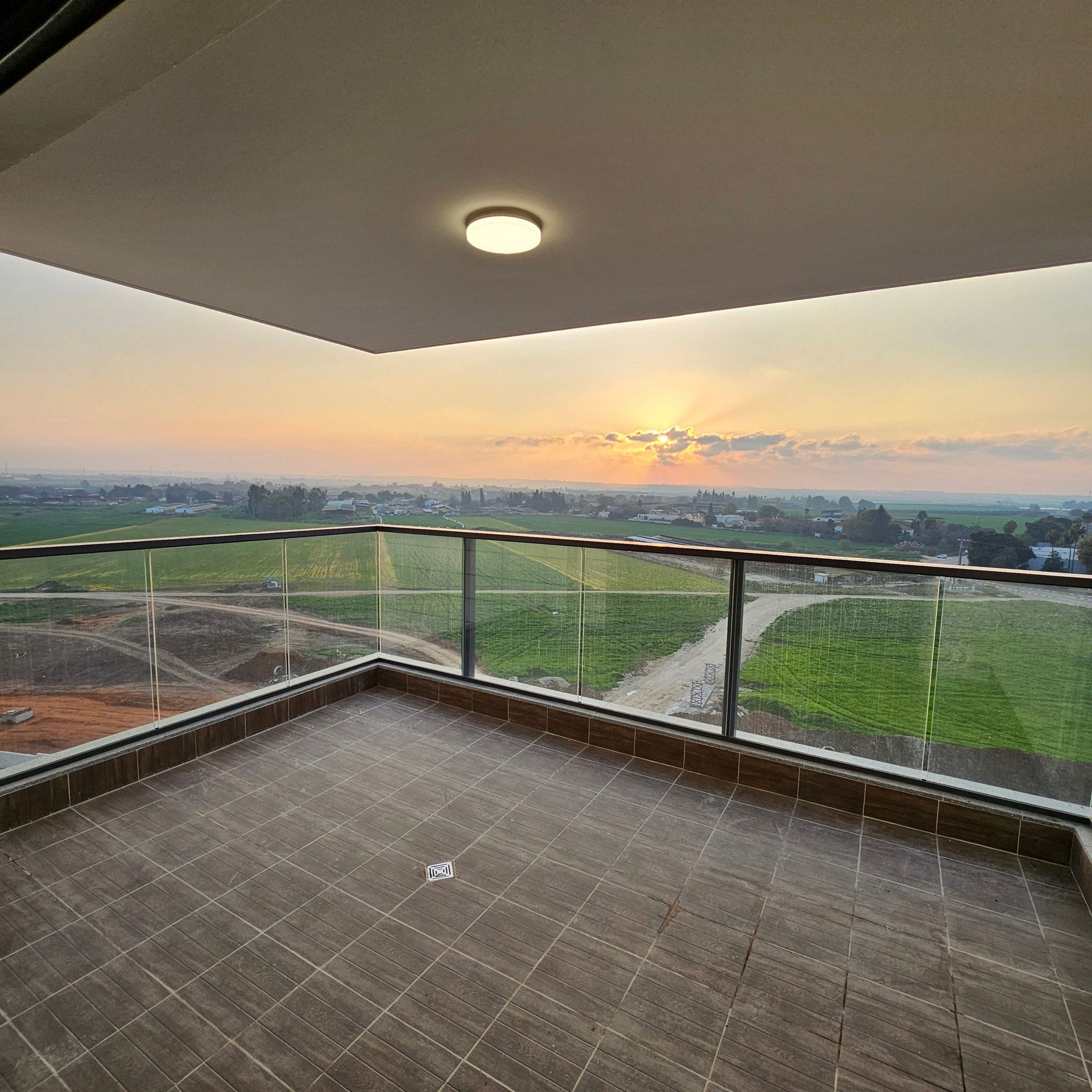 For rent 4-room apartment in the Carmi Hanadiv neighborhood, 7th floor, price 4500 NIS