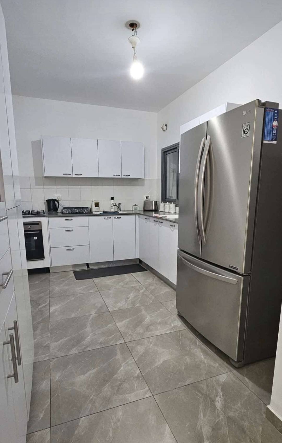 For rent in the Carmi Hanadiv neighborhood, a 4-room apartment for 4300 NIS