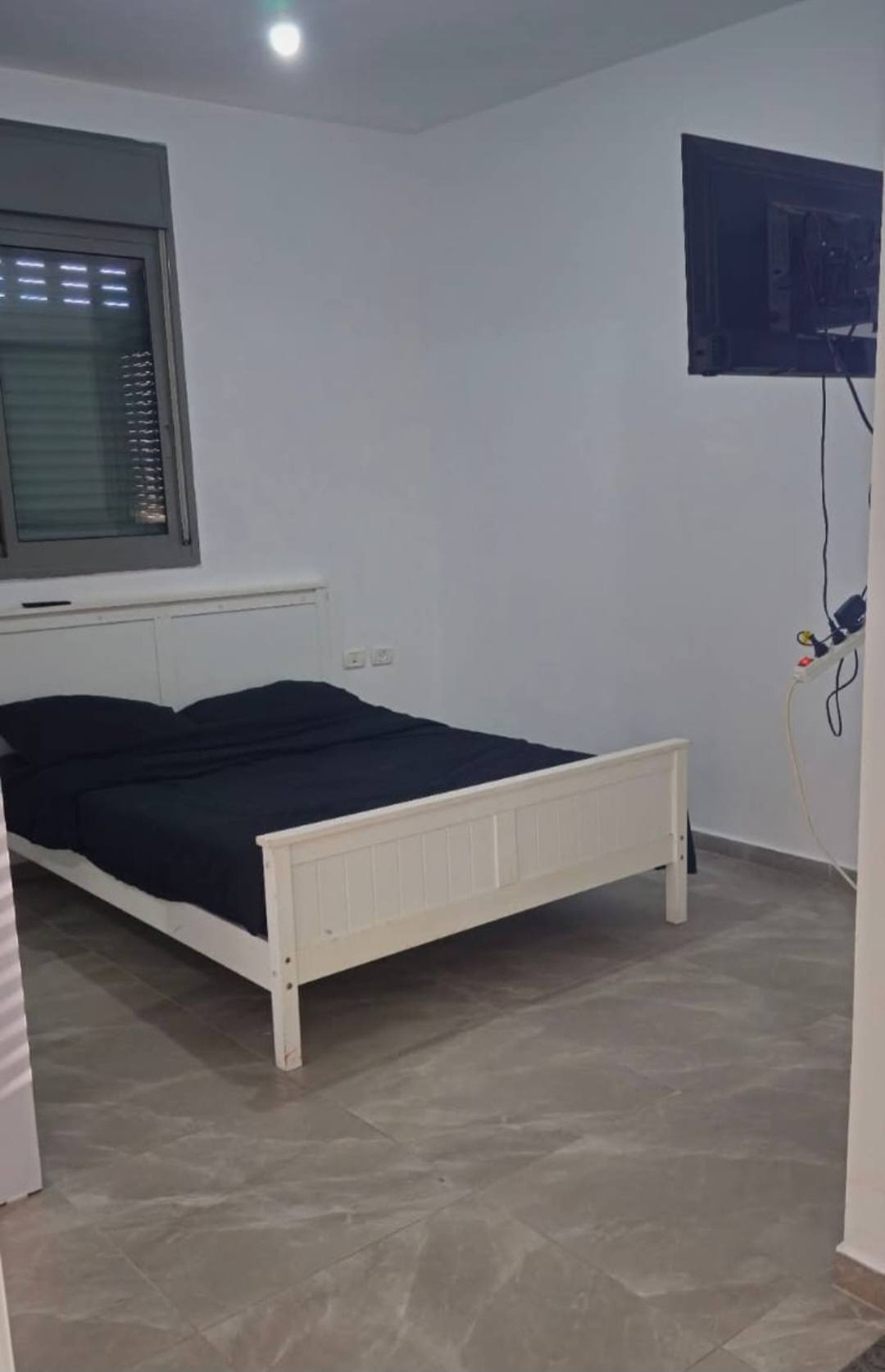 For rent in the Carmi Hanadiv neighborhood, a 4-room apartment for 4300 NIS