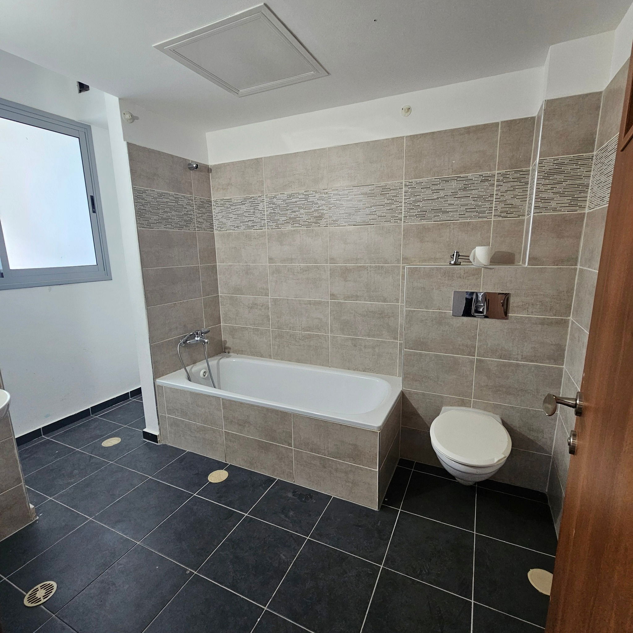 A one-time opportunity! 3-room apartment in the Hamachane neighborhood, 104 meters, priced at 1,550,000 NIS