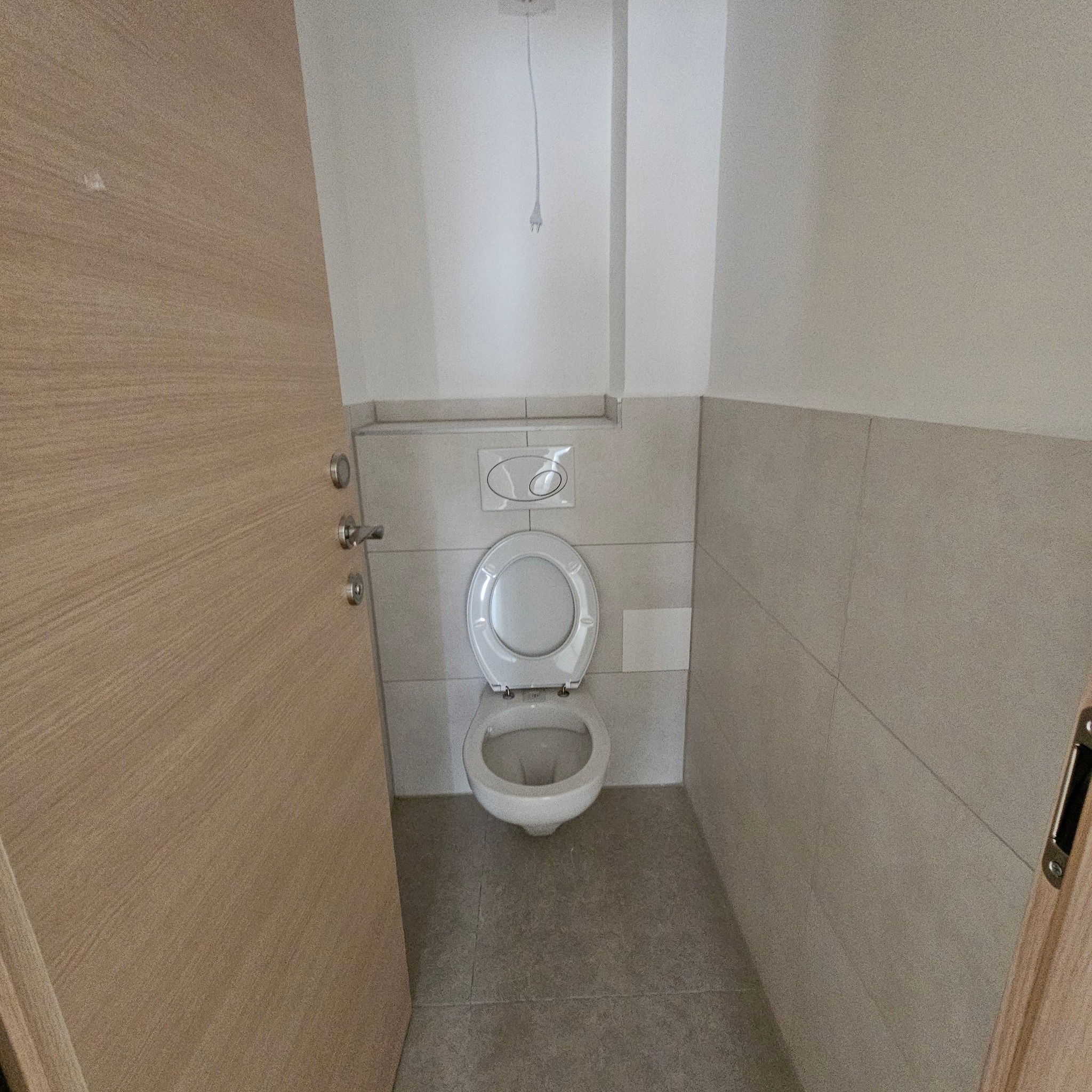 For rent on Rothschild Boulevard, 5-room apartment, 3rd floor, immediate entry