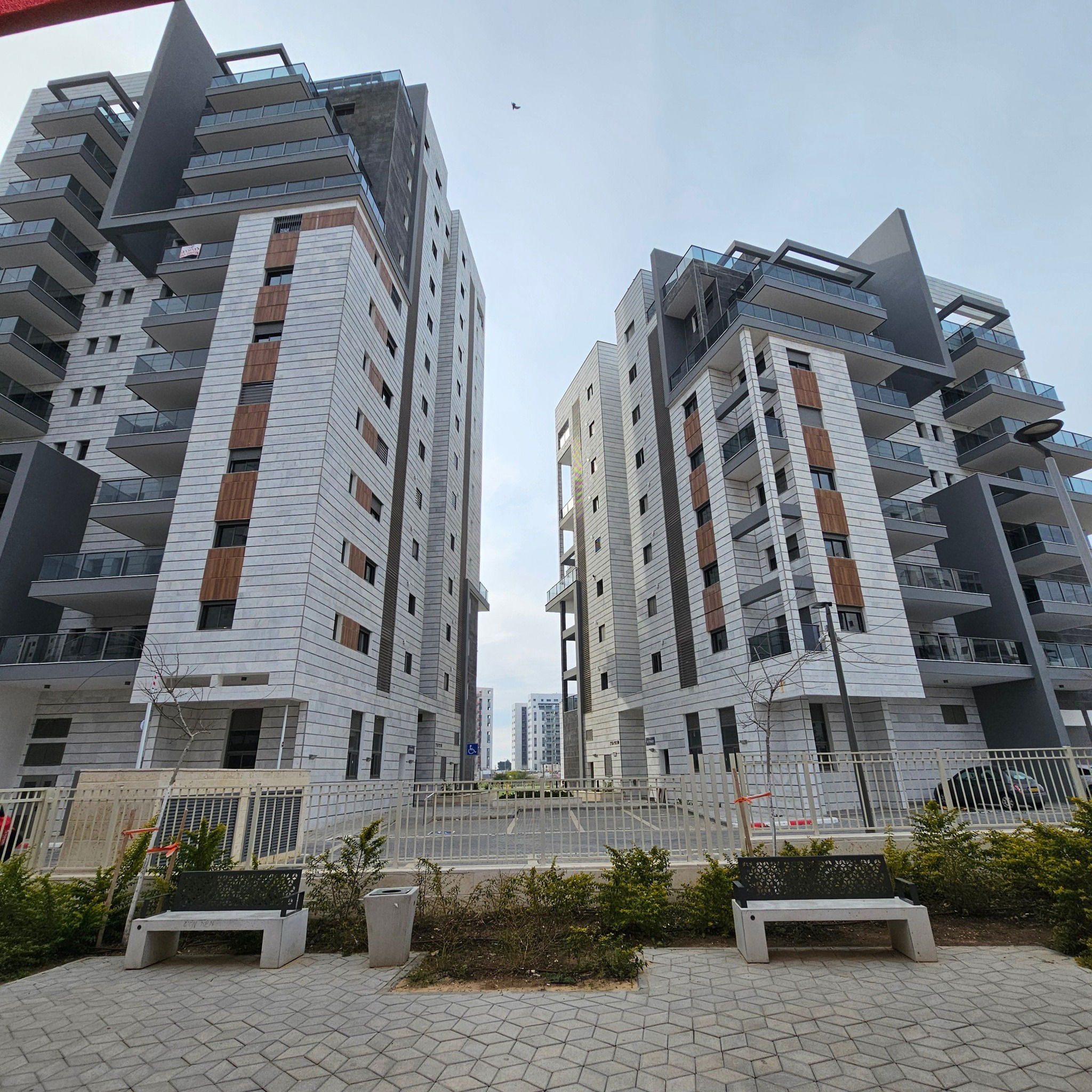 For rent 4-room apartment from the contractor in the new project on Rothschild Boulevard 4450 NIS