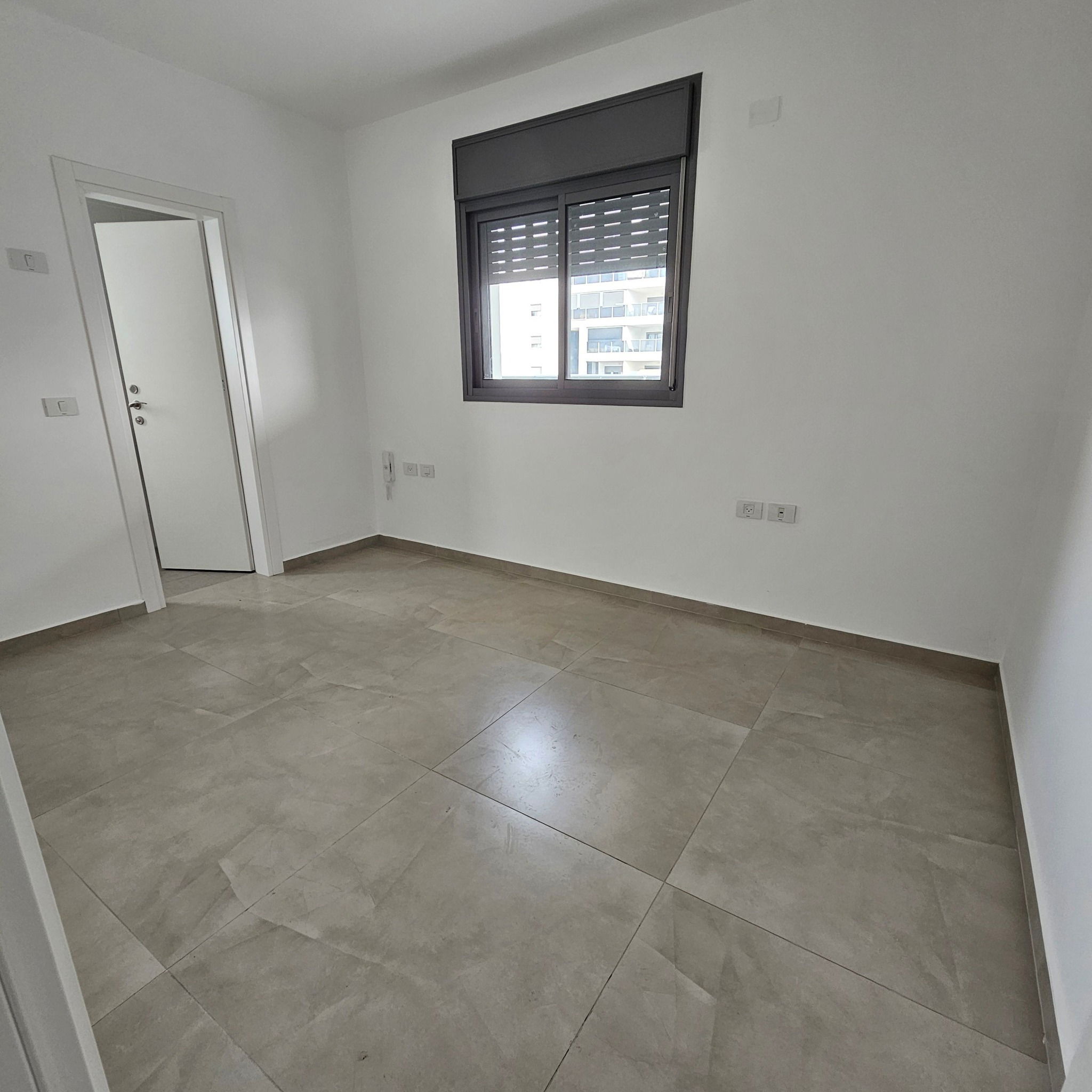 For rent 4-room apartment from the contractor in the new project on Rothschild Boulevard 4450 NIS