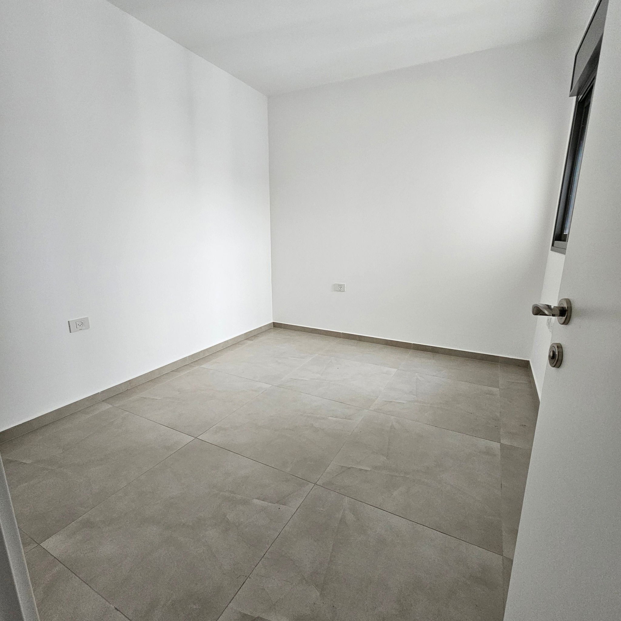 For rent 4-room apartment from the contractor in the new project on Rothschild Boulevard 4450 NIS