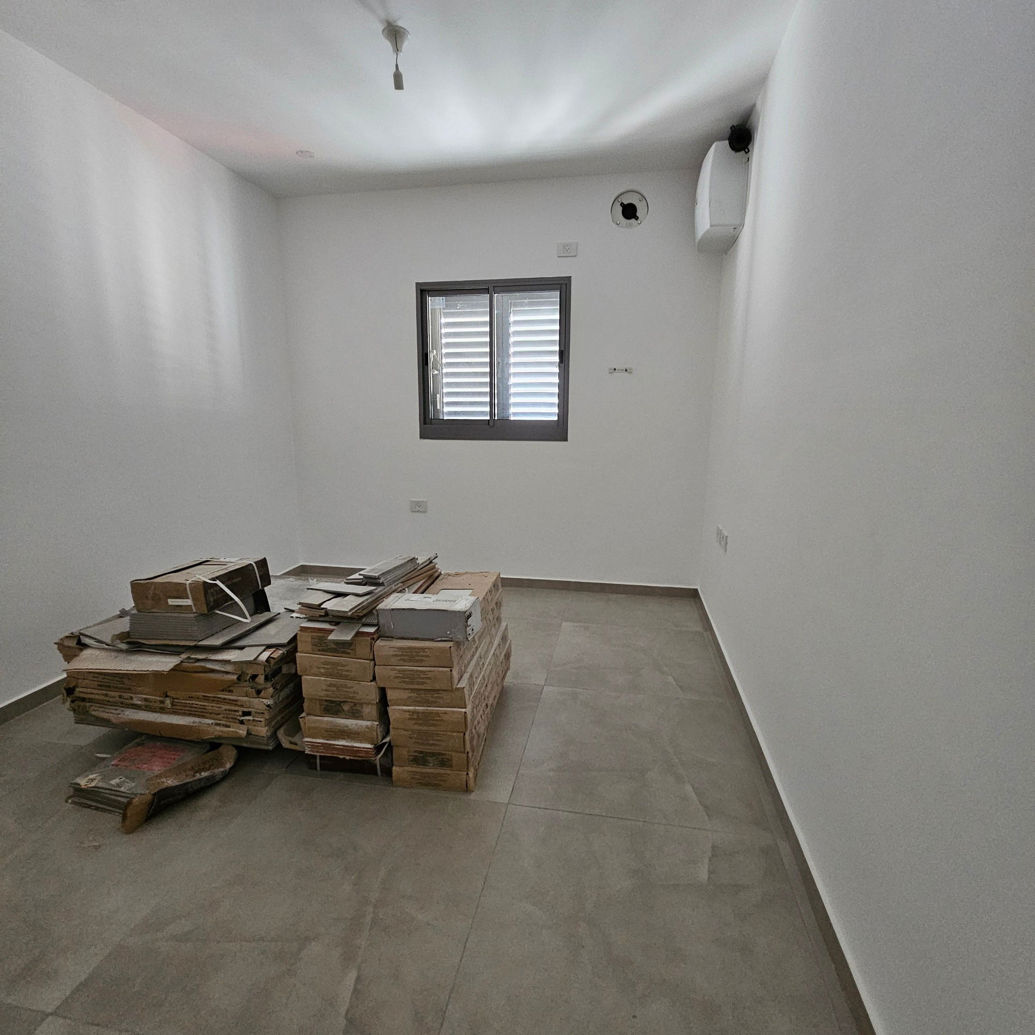 For rent 4-room apartment from the contractor in the new project on Rothschild Boulevard 4450 NIS