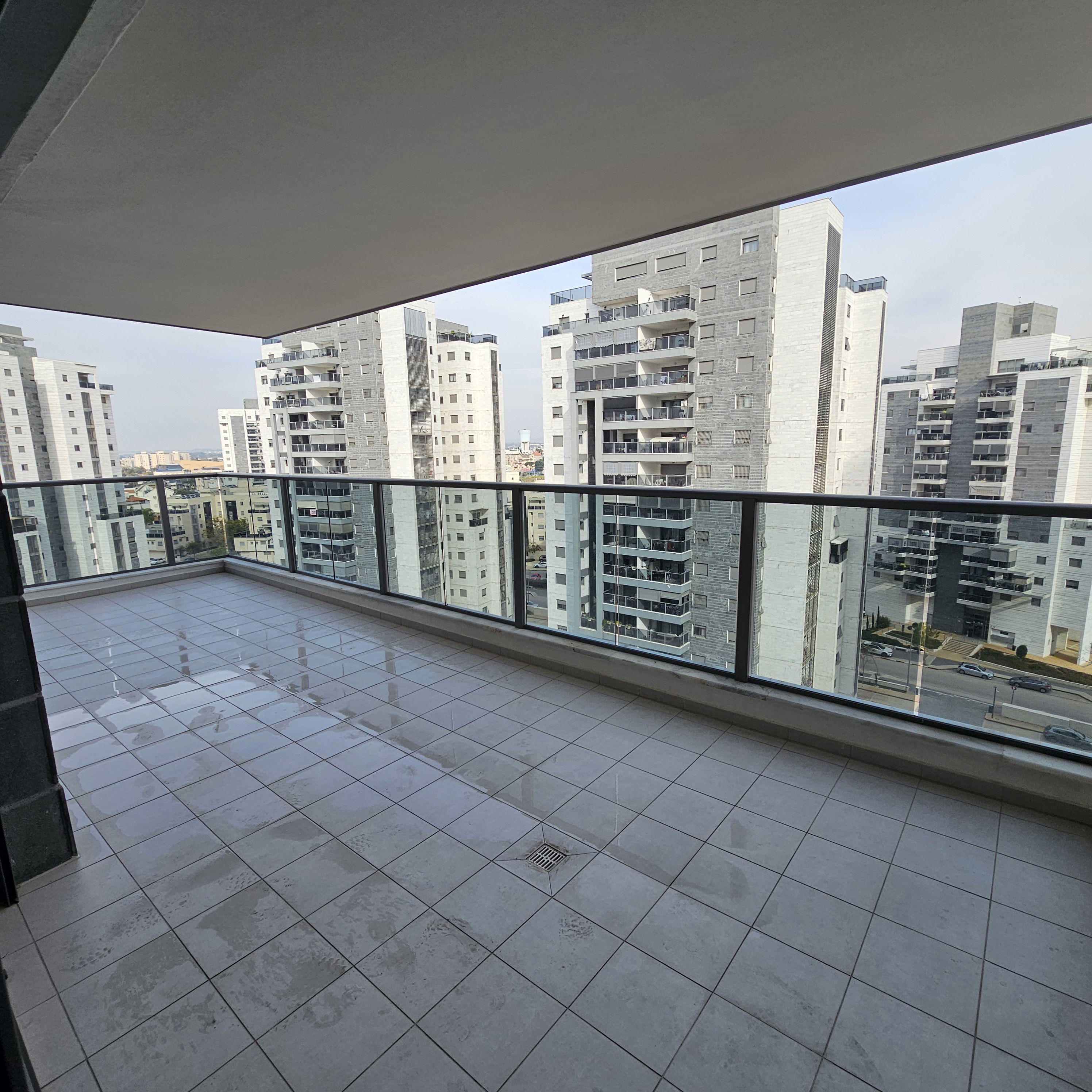 For rent 4-room apartment on Rothschild Street + 18-meter balcony, partial sukkah, price 4100 NIS