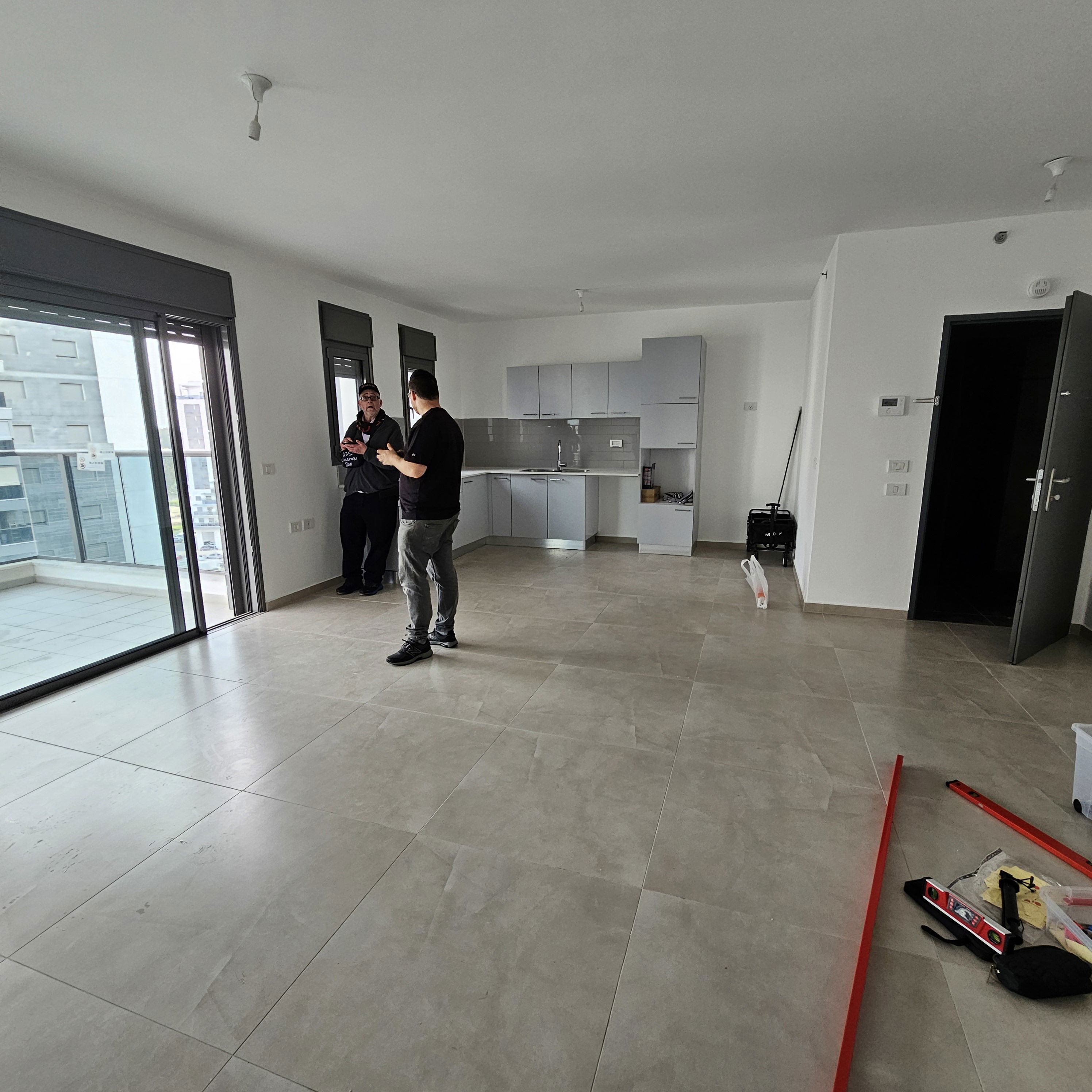 For rent 4-room apartment on Rothschild Street + 18-meter balcony, partial sukkah, price 4100 NIS