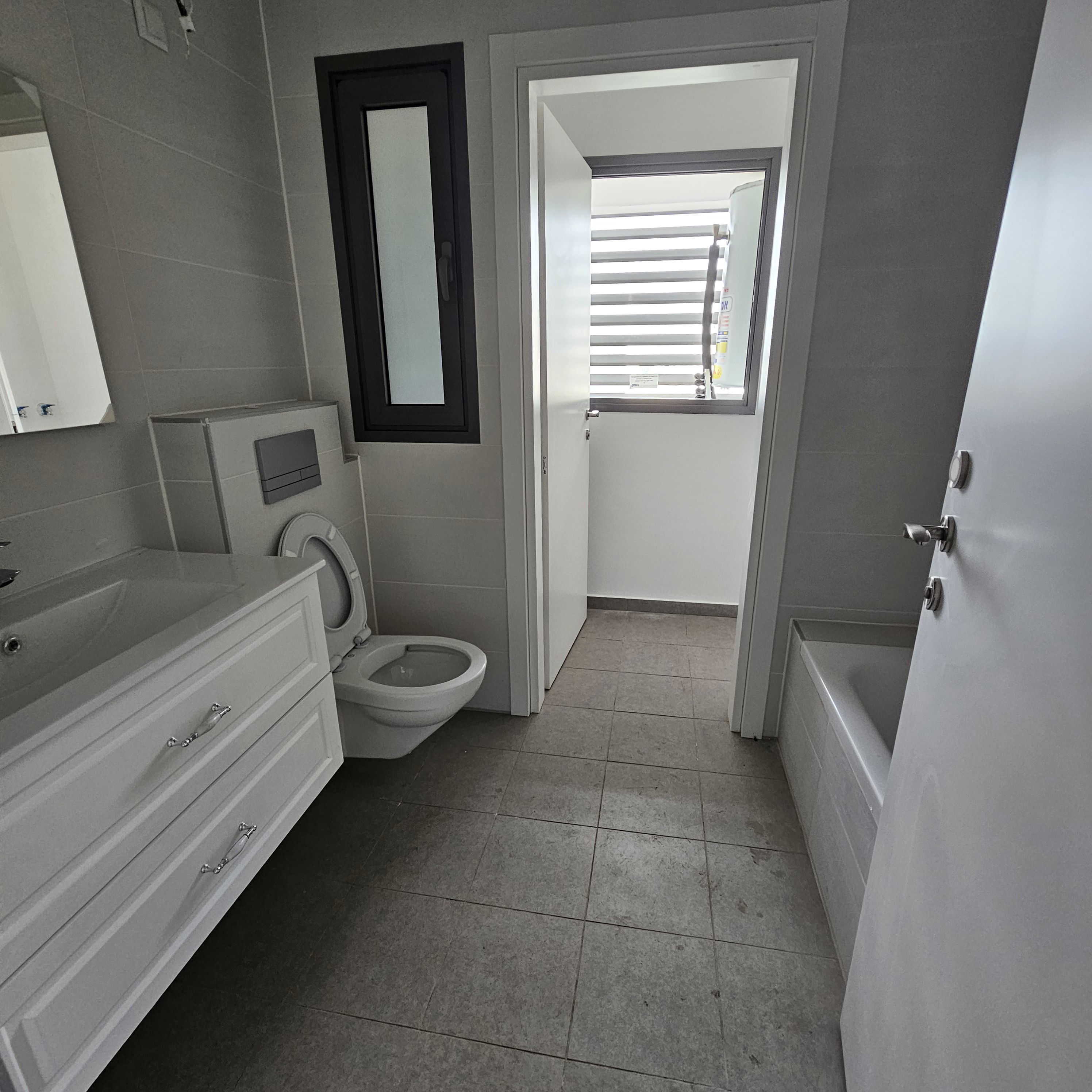 For rent 4-room apartment on Rothschild Street + 18-meter balcony, partial sukkah, price 4100 NIS