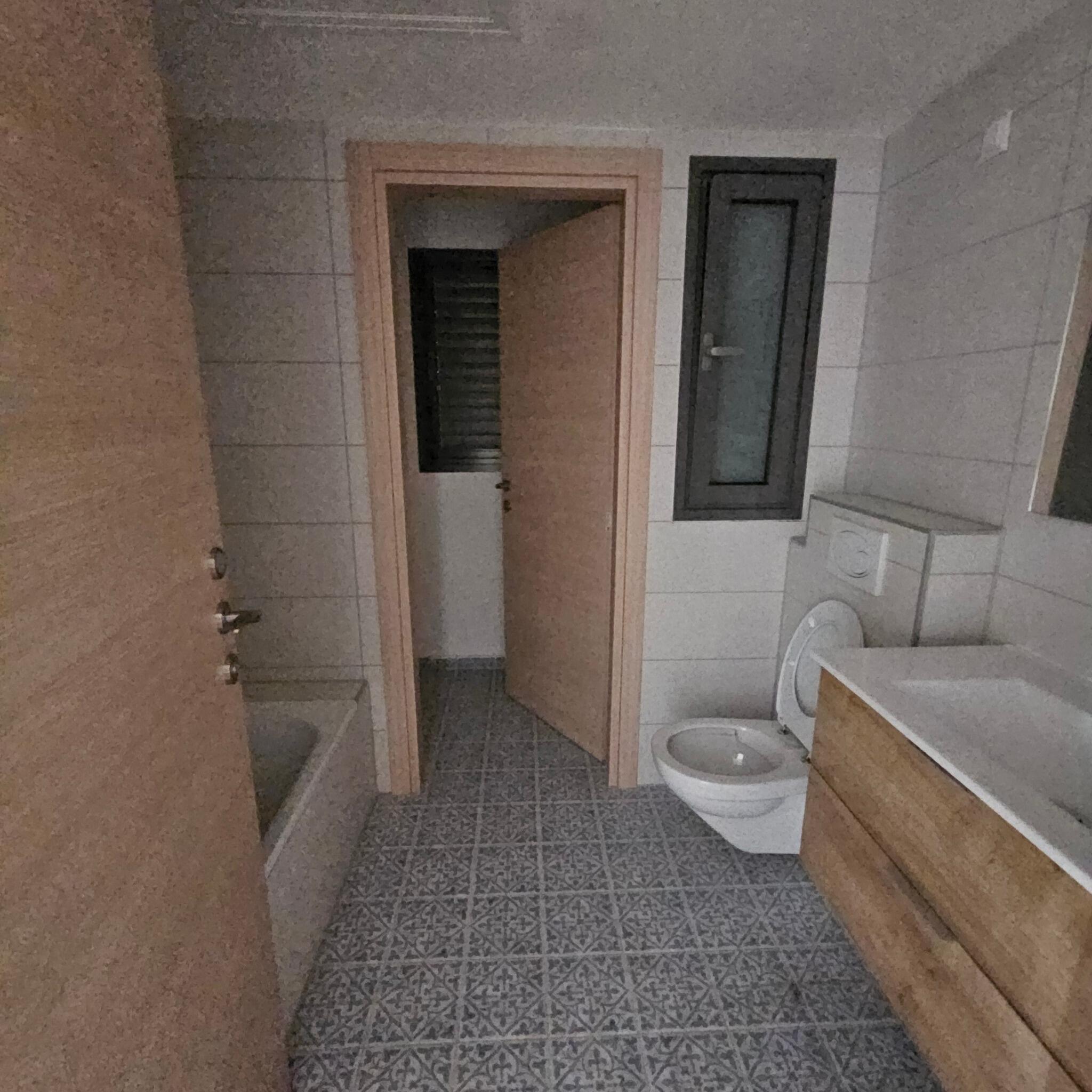 For rent in the Carmi Hanadiv neighborhood, 5-room apartment, 3rd floor