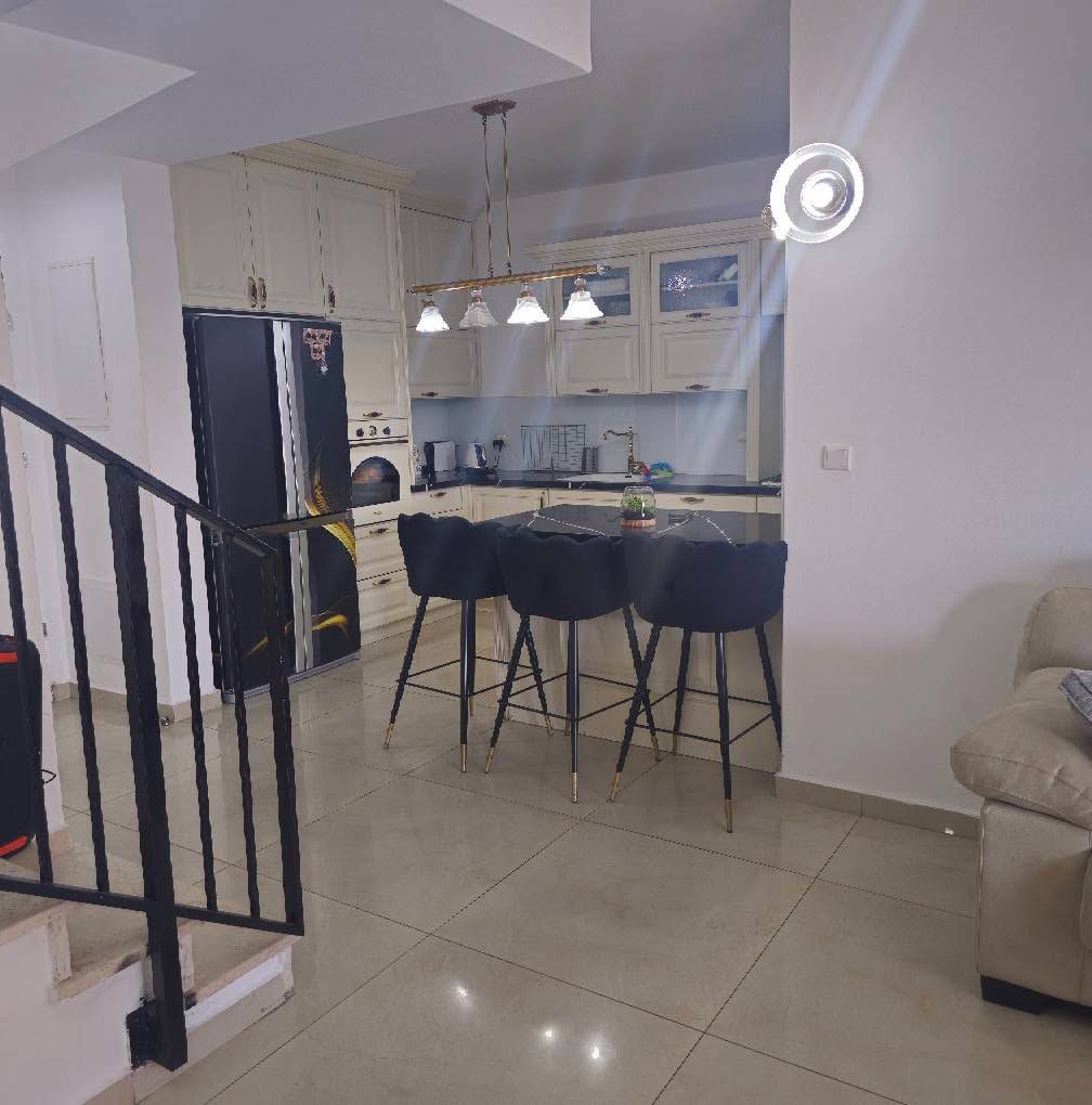 Exclusively for sale, 4-room penthouse, 184 meters, Shimon Peres Street