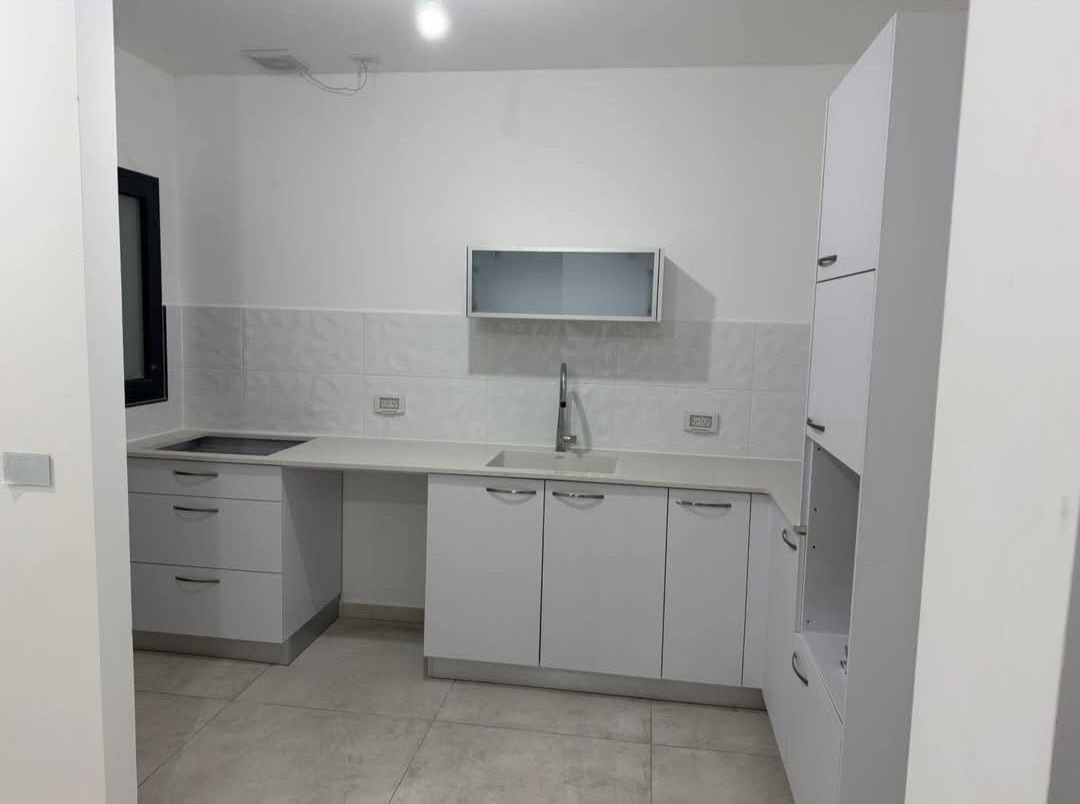 למכירה דירת גן 3 חדרים ברחוב מרדכי אליהו