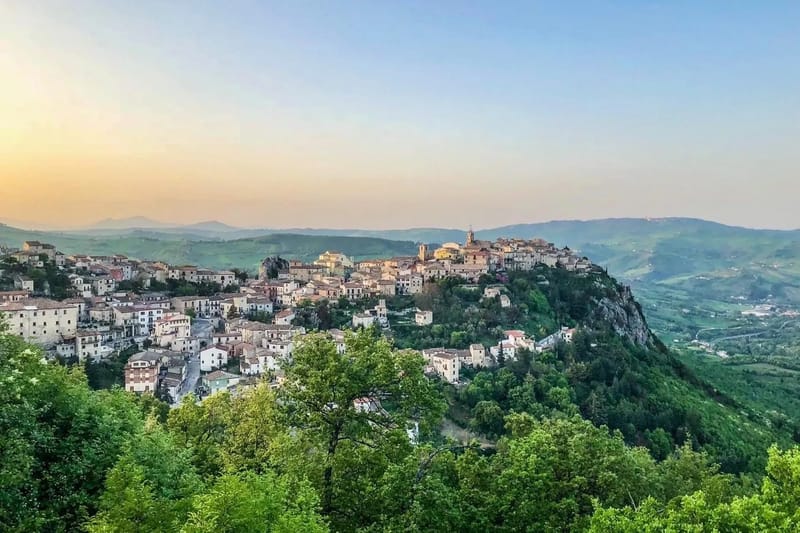 Imóveis preferidos por maiores de 64 anos na Itália: Aumento nos investimentos e o desafio das "Case Green"