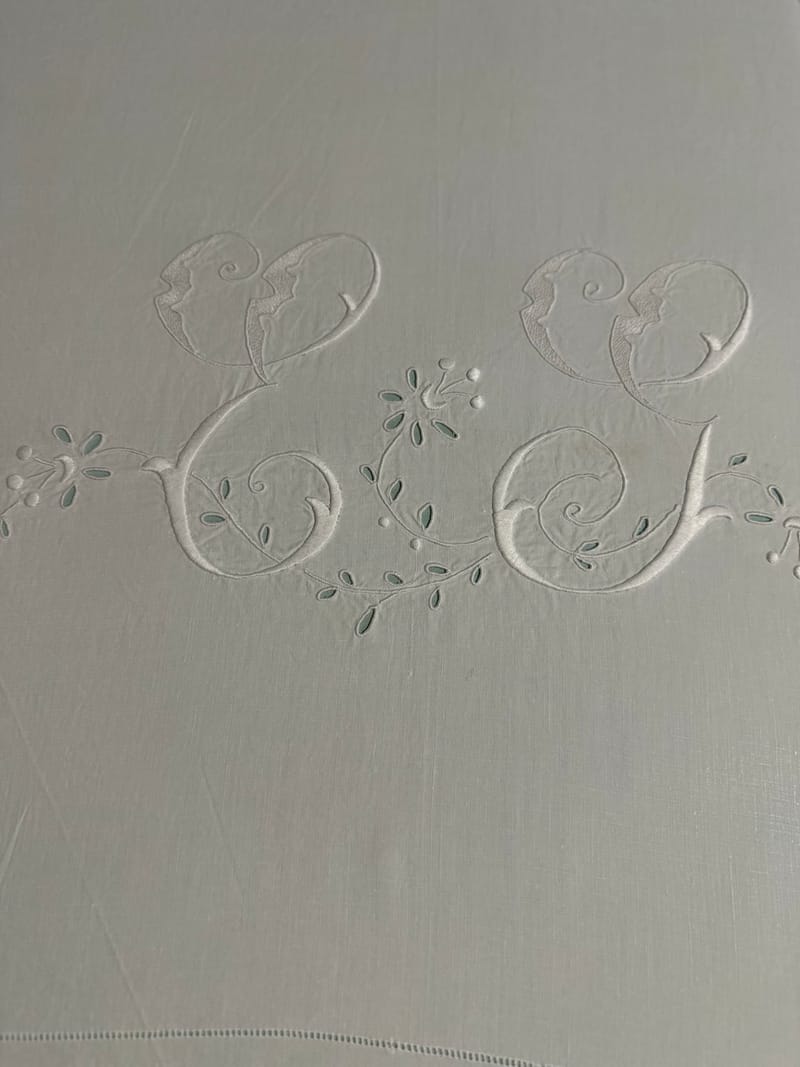 Grand Drap Ancien En Lin Blanc Cassé Avec Monogramme PM - 221 X 216 Cm (Occasion)