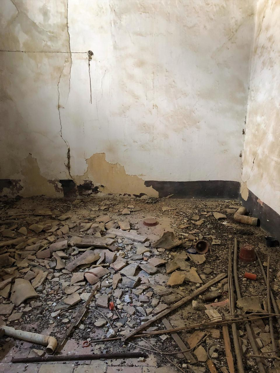 Interior of a 1 Euro house in Sambuca, Sicily, Meredith Tabbone