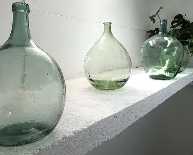 " c"est une maison bleue adossée à la foret ",SDB