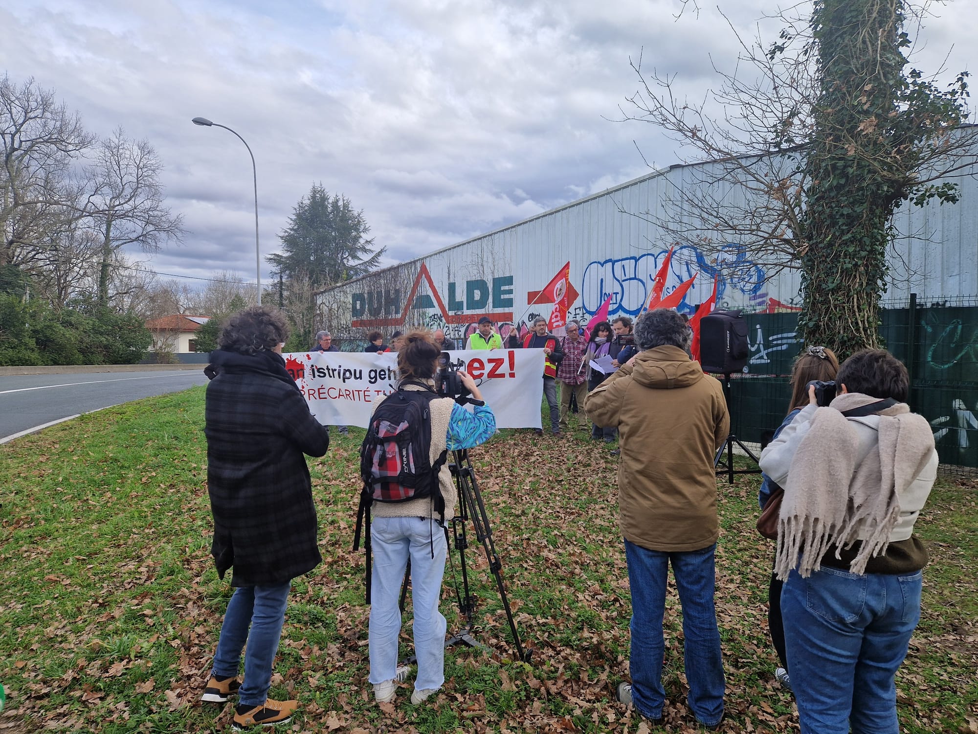 Rassemblement du 16 à USTARITZ devant chez  DUHALDE