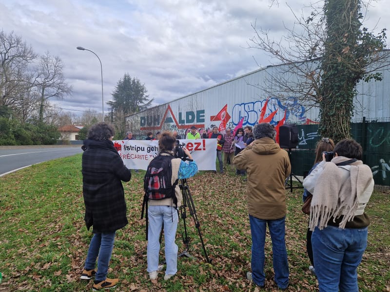 Rassemblement du 16 à USTARITZ devant chez  DUHALDE
