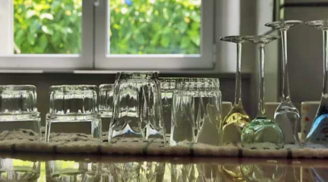 👉 Por qué no hay que dejar los vasos dados vuelta luego de lavarlos.