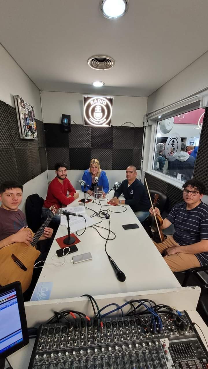 👉 Transmisión especial de Folckore y Tradición junto a Que Sea Flok.