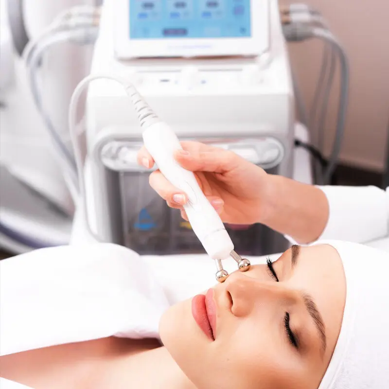 Soin Hydrafacial (Anti-rides, Anti-taches & Éclaircissant)