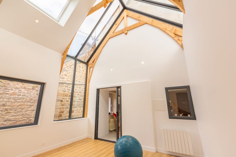 Que ce soit pour sublimer votre intérieur ou optimiser votre espace extérieur, nous concevons et fabriquons des solutions uniques, parfaitement adaptées à vos besoins et à l'esthétique de votre habitat 