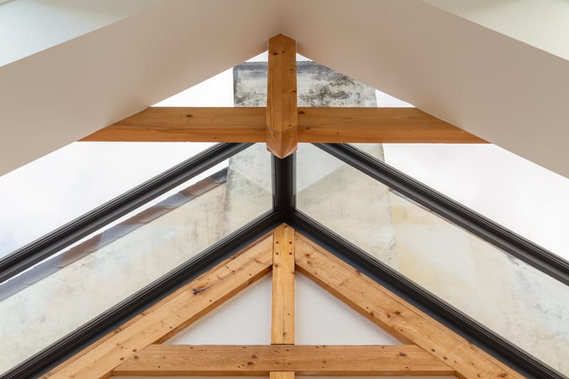 Que ce soit pour sublimer votre intérieur ou optimiser votre espace extérieur, nous concevons et fabriquons des solutions uniques, parfaitement adaptées à vos besoins et à l'esthétique de votre habitat 