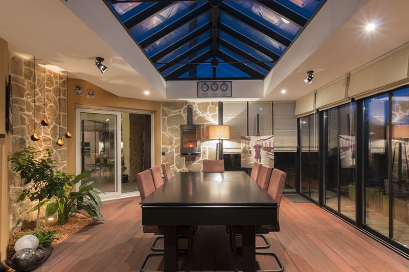 Ici, sur cette extension à Plouagat, nous privilégions l'apport de lumière naturelle pour créer un espace de vie ouverts et fonctionnels et des matériaux de qualité pour une extension durable et performante. 